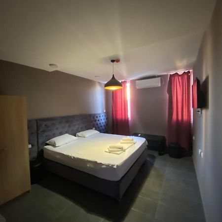 Fama Aparthotel Skopje Exteriör bild