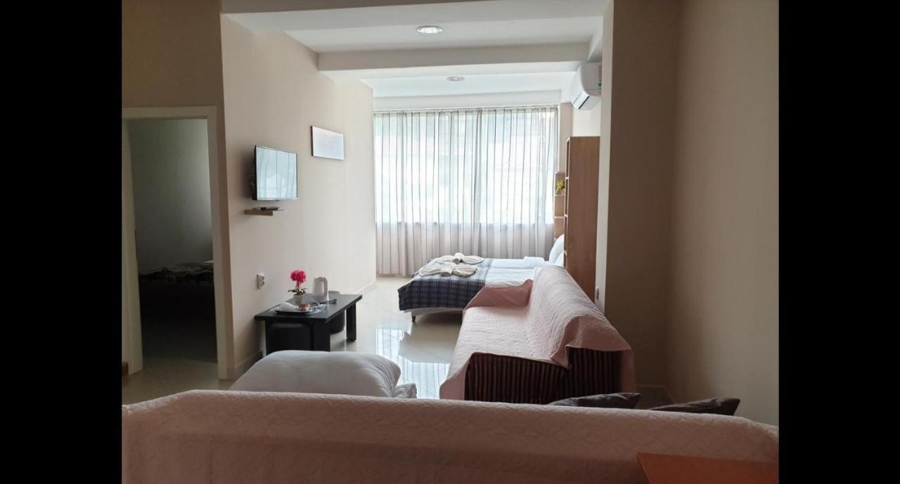 Fama Aparthotel Skopje Exteriör bild