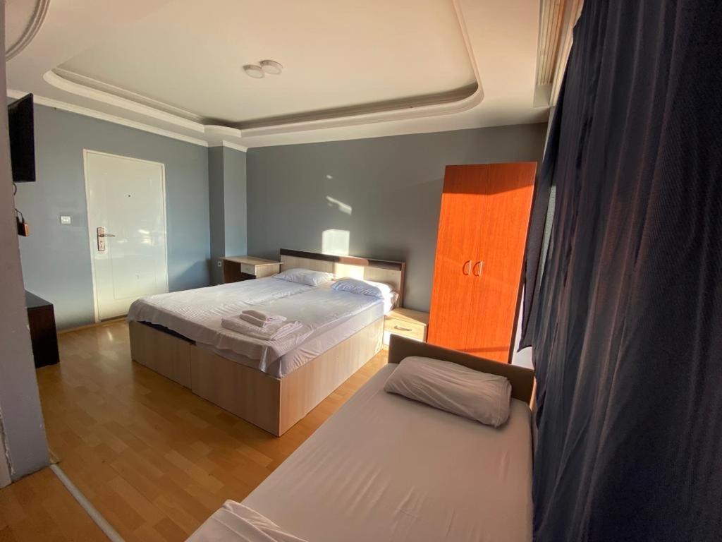 Fama Aparthotel Skopje Exteriör bild