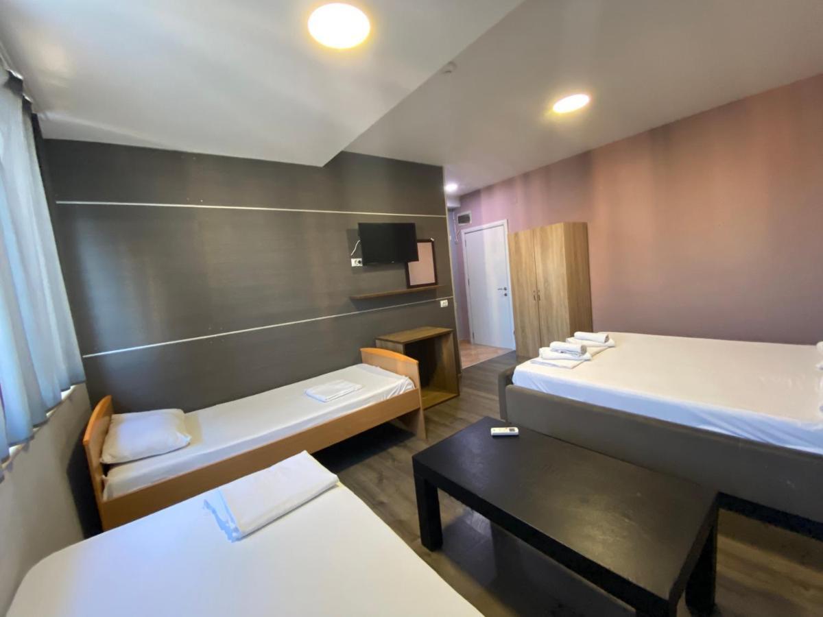 Fama Aparthotel Skopje Exteriör bild