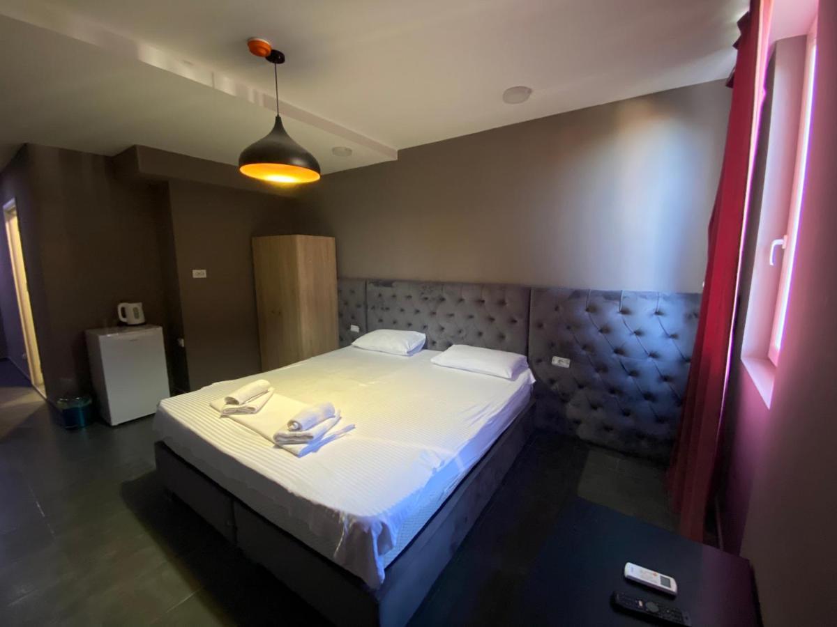Fama Aparthotel Skopje Exteriör bild