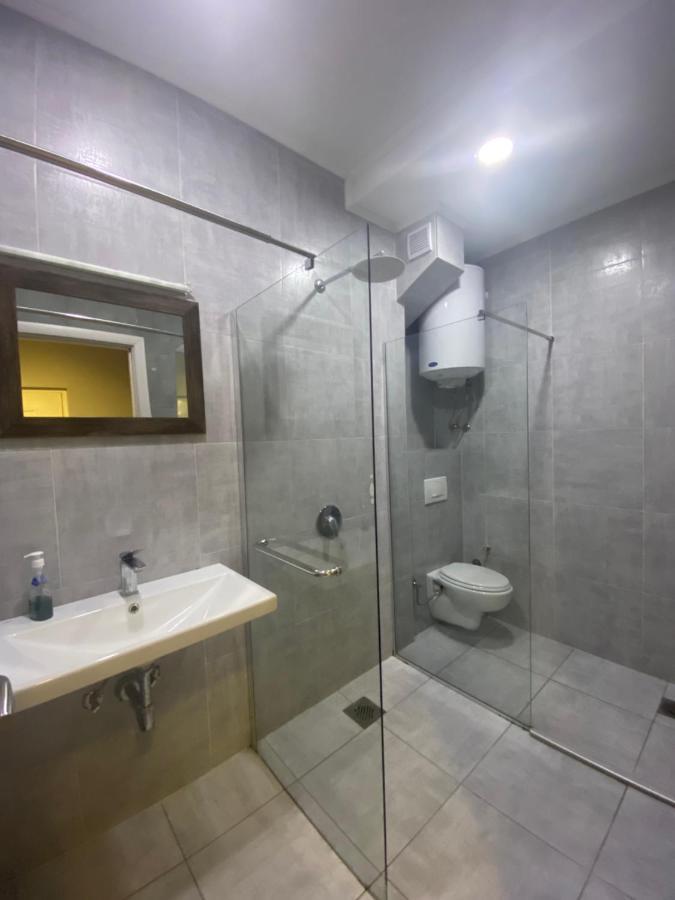 Fama Aparthotel Skopje Exteriör bild